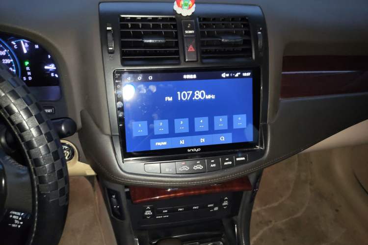 Used Toyota Crown 2011 2.5L Royal Special Edition with Leather and Sunroof Audio And AC Panel