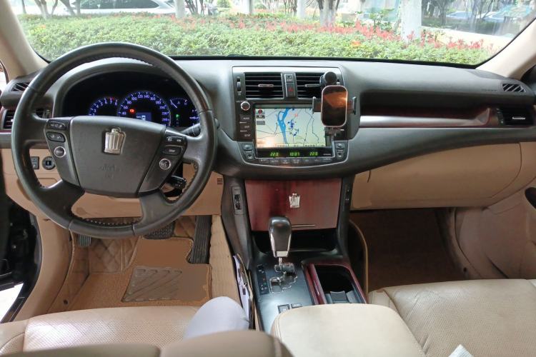 Used Toyota Crown 2011 2.5L Royal Special Edition with Leather and Sunroof Center Console