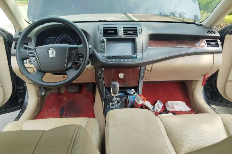 Used Toyota Crown 2011 2.5L Royal Special Edition with Leather and Sunroof Center Console