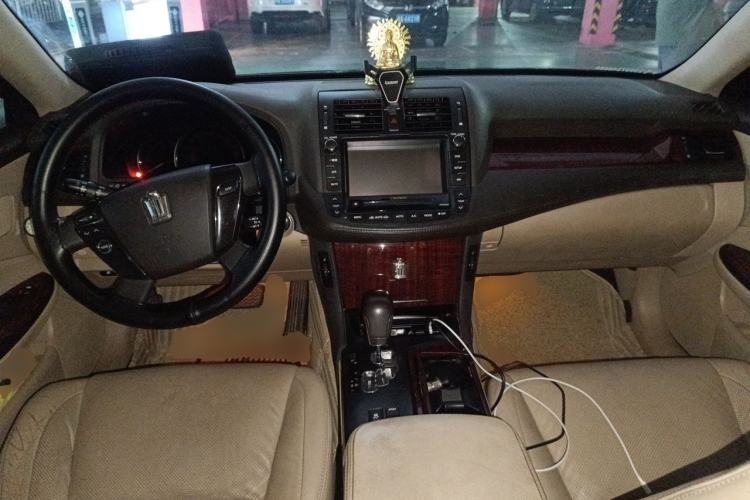 Used Toyota Crown 2011 2.5L Royal Special Edition with Leather and Sunroof Center Console
