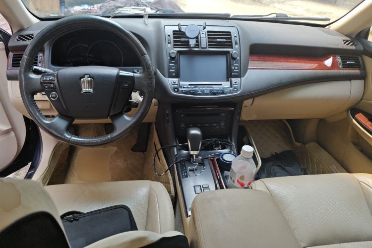 Used Toyota Crown 2011 2.5L Royal Special Edition with Leather and Sunroof Center Console