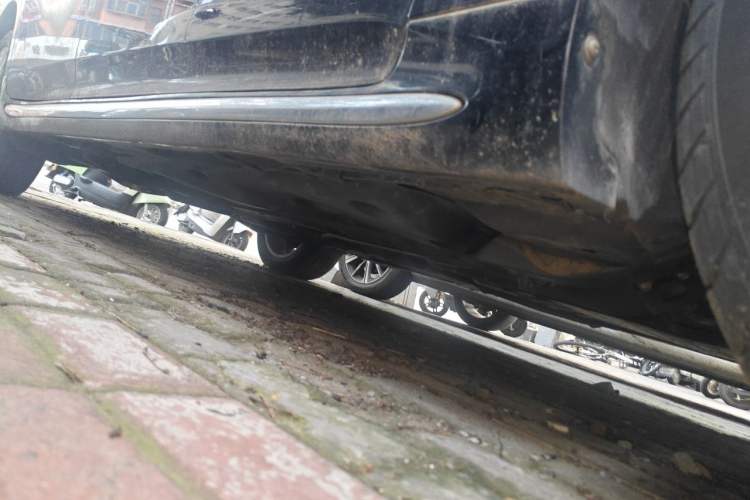 Used Toyota Crown 2011 2.5L Royal Special Edition with Leather and Sunroof Chassis Front Right