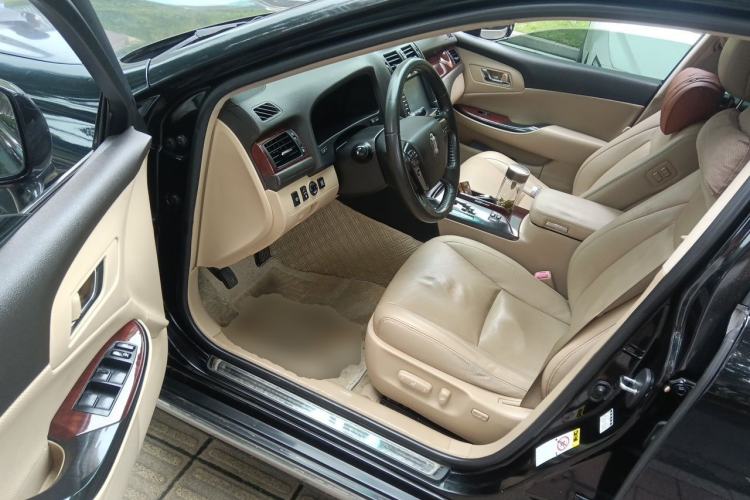 Used Toyota Crown 2011 2.5L Royal Special Edition with Leather and Sunroof Driver Seat