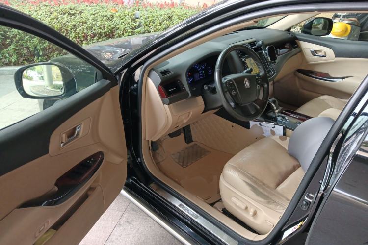 Used Toyota Crown 2011 2.5L Royal Special Edition with Leather and Sunroof Driver Seat