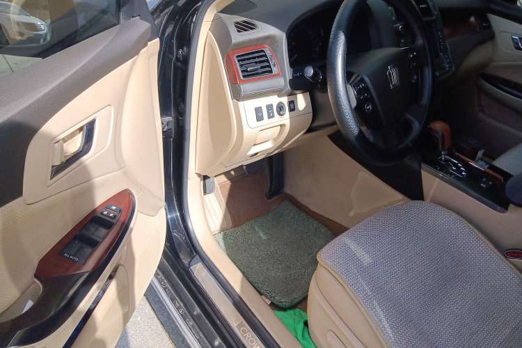 Used Toyota Crown 2011 2.5L Royal Special Edition with Leather and Sunroof Driver Seat