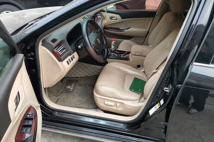 Used Toyota Crown 2011 2.5L Royal Special Edition with Leather and Sunroof Driver Seat