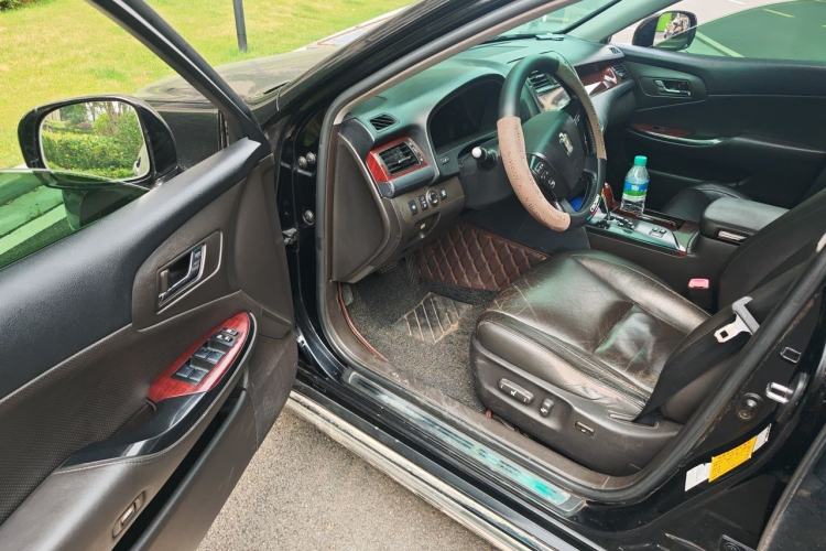 Used Toyota Crown 2011 2.5L Royal Special Edition with Leather and Sunroof Driver Seat