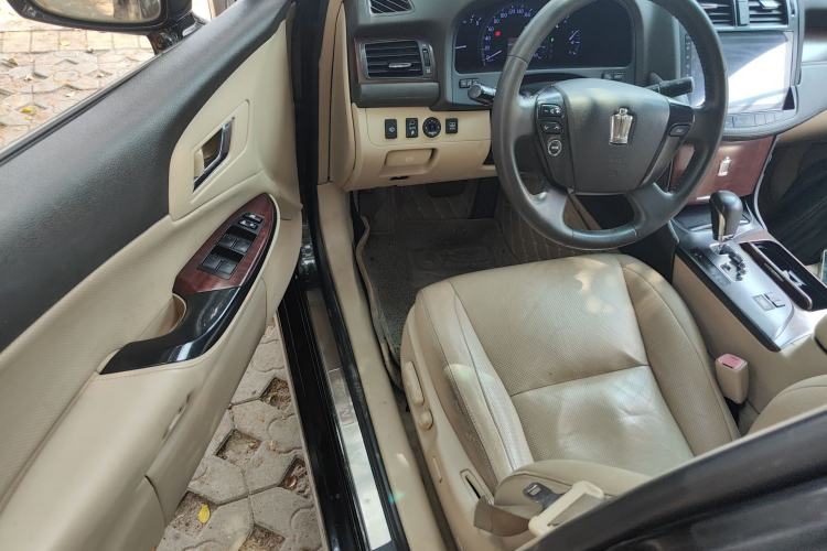 Used Toyota Crown 2011 2.5L Royal Special Edition with Leather and Sunroof Driver Seat