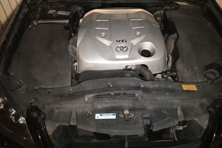 Used Toyota Crown 2011 2.5L Royal Special Edition with Leather and Sunroof Engine Bay