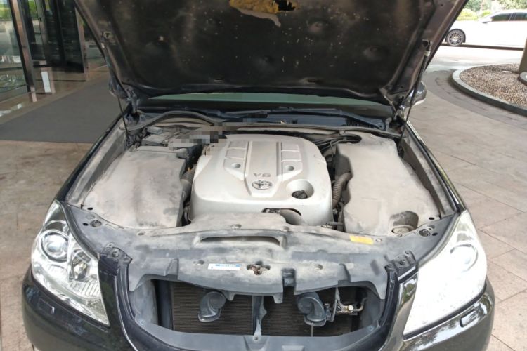 Used Toyota Crown 2011 2.5L Royal Special Edition with Leather and Sunroof Engine Bay