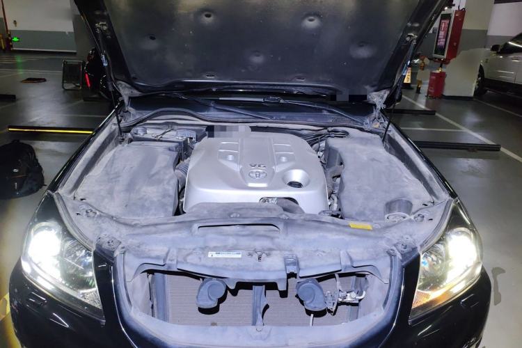 Used Toyota Crown 2011 2.5L Royal Special Edition with Leather and Sunroof Engine Bay