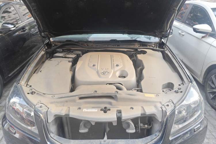 Used Toyota Crown 2011 2.5L Royal Special Edition with Leather and Sunroof Engine Bay