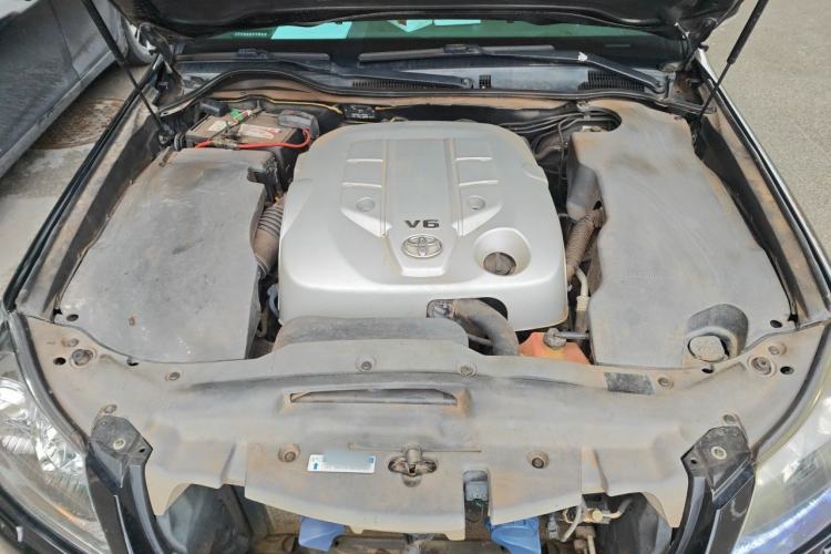 Used Toyota Crown 2011 2.5L Royal Special Edition with Leather and Sunroof Engine Bay