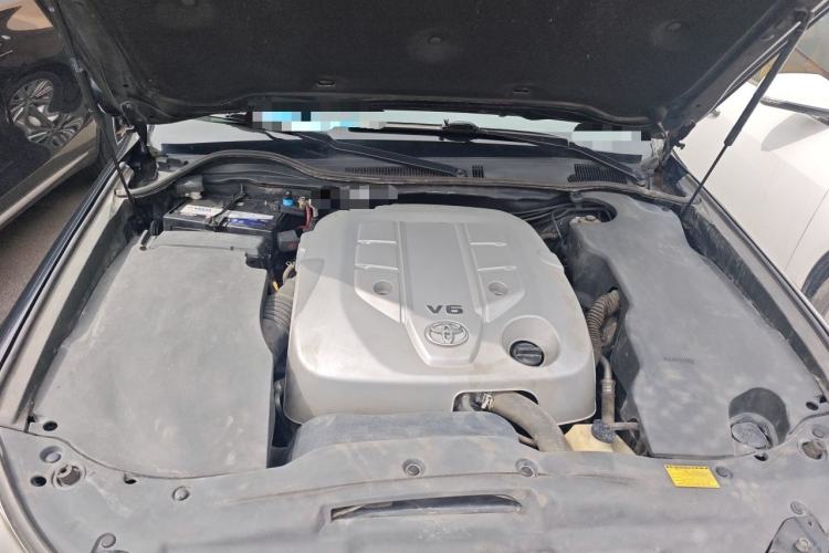 Used Toyota Crown 2011 2.5L Royal Special Edition with Leather and Sunroof Engine Bay