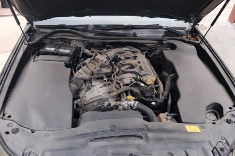 Used Toyota Crown 2011 2.5L Royal Special Edition with Leather and Sunroof Engine Bay