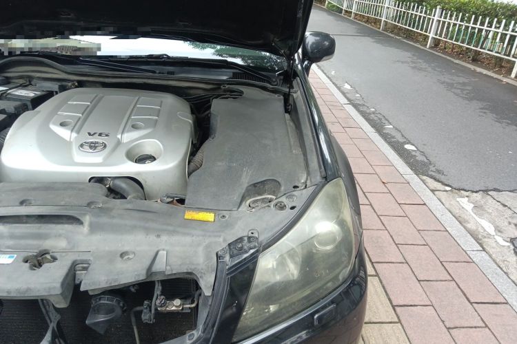 Used Toyota Crown 2011 2.5L Royal Special Edition with Leather and Sunroof Engine Bay Left