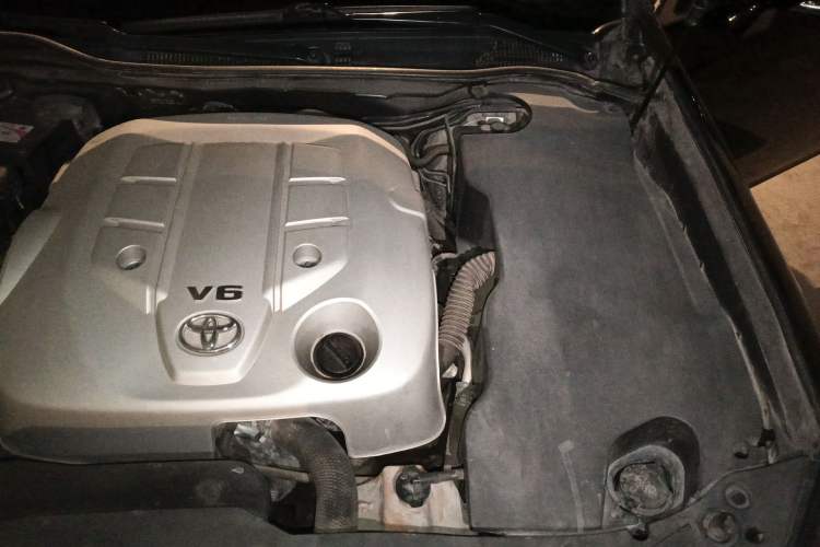 Used Toyota Crown 2011 2.5L Royal Special Edition with Leather and Sunroof Engine Bay Left