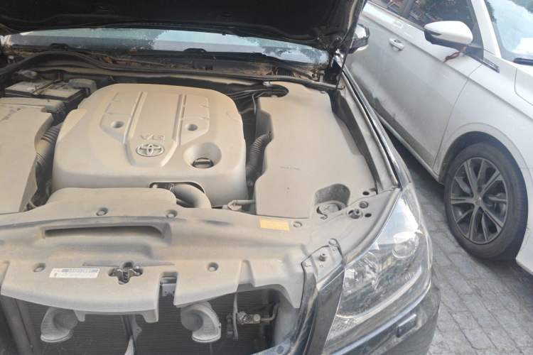 Used Toyota Crown 2011 2.5L Royal Special Edition with Leather and Sunroof Engine Bay Left
