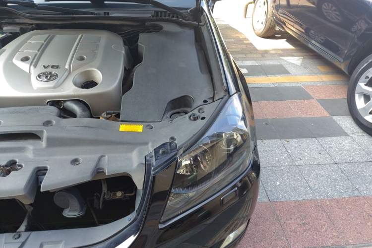 Used Toyota Crown 2011 2.5L Royal Special Edition with Leather and Sunroof Engine Bay Left