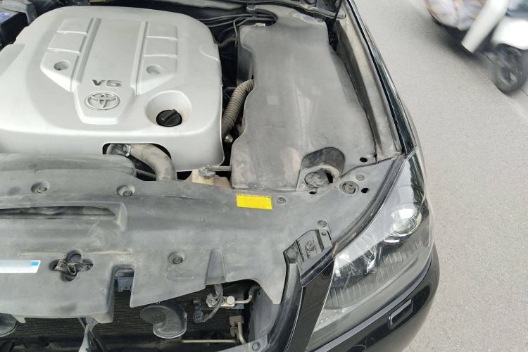 Used Toyota Crown 2011 2.5L Royal Special Edition with Leather and Sunroof Engine Bay Left