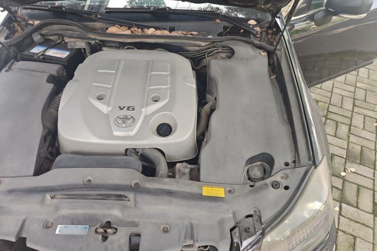 Used Toyota Crown 2011 2.5L Royal Special Edition with Leather and Sunroof Engine Bay Left