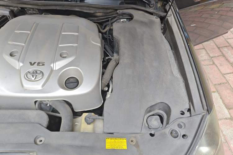 Used Toyota Crown 2011 2.5L Royal Special Edition with Leather and Sunroof Engine Bay Left
