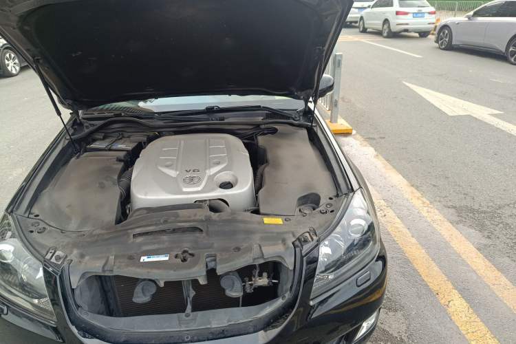 Used Toyota Crown 2011 2.5L Royal Special Edition with Leather and Sunroof Engine Bay Left