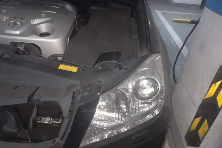 Used Toyota Crown 2011 2.5L Royal Special Edition with Leather and Sunroof Engine Bay Left