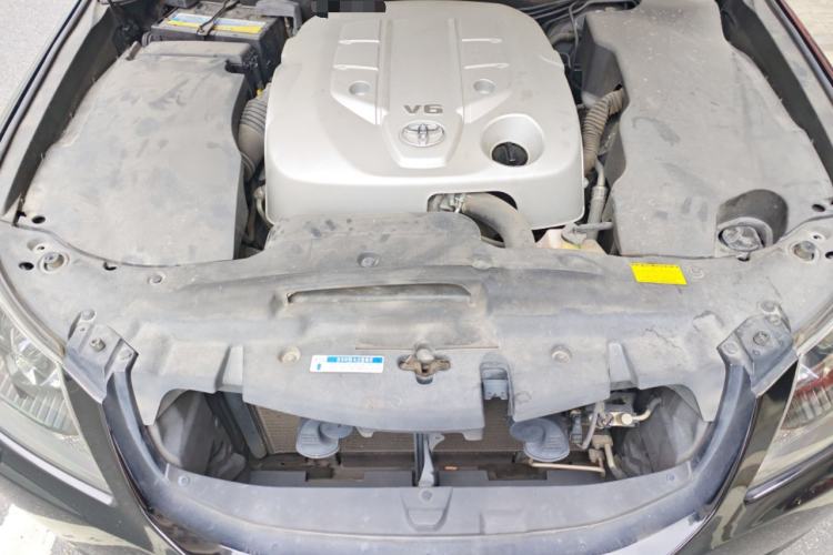 Used Toyota Crown 2011 2.5L Royal Special Edition with Leather and Sunroof Engine Bay