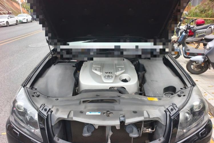 Used Toyota Crown 2011 2.5L Royal Special Edition with Leather and Sunroof Engine Bay