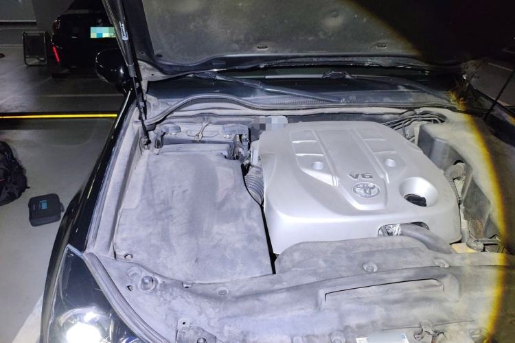 Used Toyota Crown 2011 2.5L Royal Special Edition with Leather and Sunroof Engine Bay Right