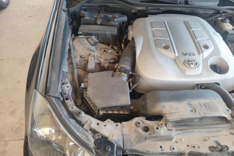 Used Toyota Crown 2011 2.5L Royal Special Edition with Leather and Sunroof Engine Bay Right