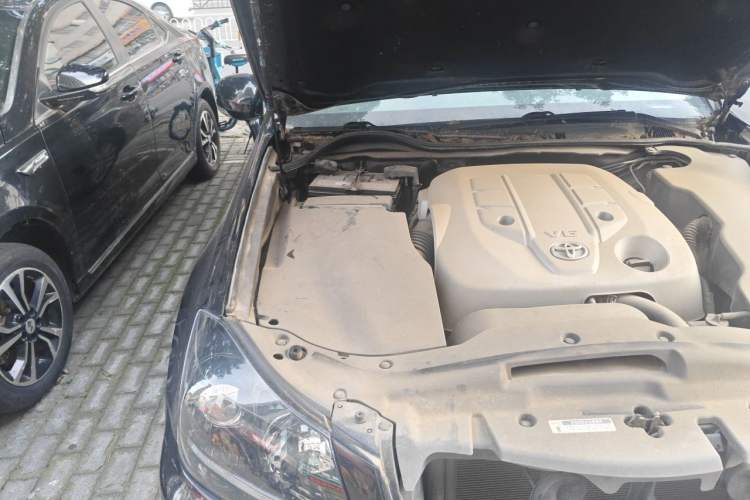Used Toyota Crown 2011 2.5L Royal Special Edition with Leather and Sunroof Engine Bay Right
