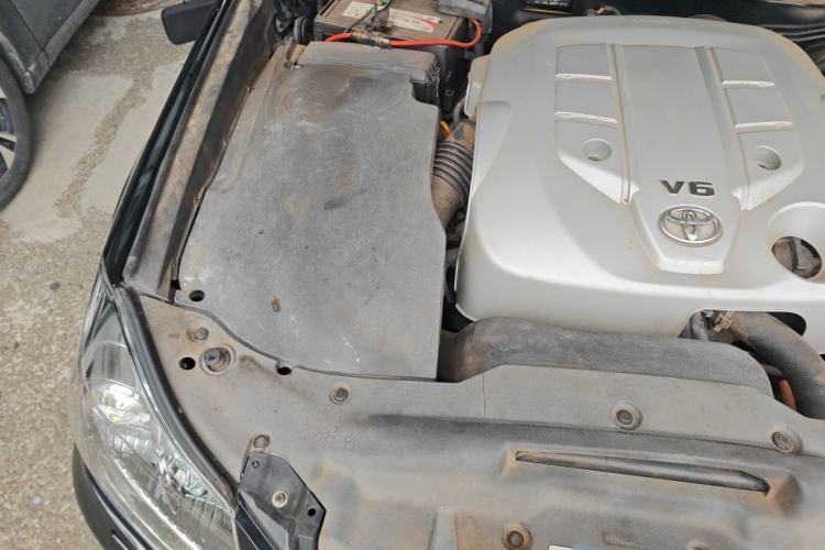 Used Toyota Crown 2011 2.5L Royal Special Edition with Leather and Sunroof Engine Bay Right