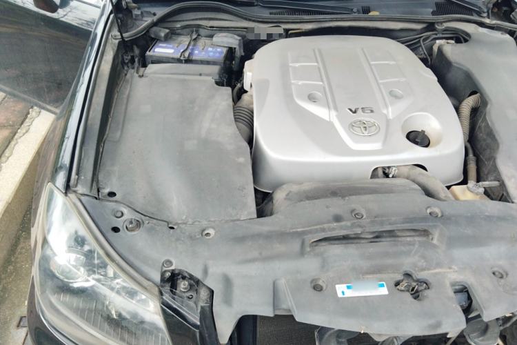 Used Toyota Crown 2011 2.5L Royal Special Edition with Leather and Sunroof Engine Bay Right