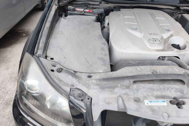 Used Toyota Crown 2011 2.5L Royal Special Edition with Leather and Sunroof Engine Bay Right