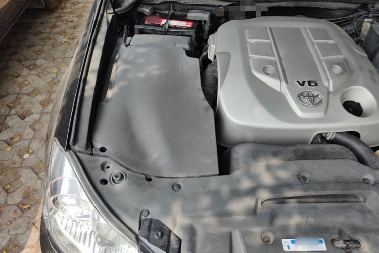 Used Toyota Crown 2011 2.5L Royal Special Edition with Leather and Sunroof Engine Bay Right