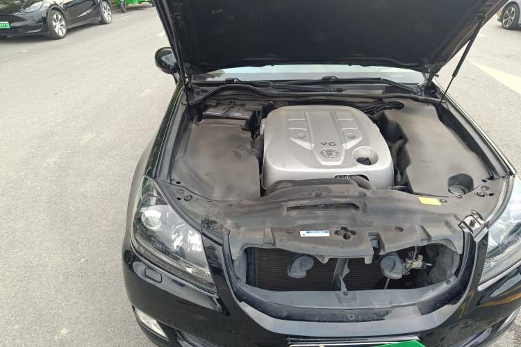 Used Toyota Crown 2011 2.5L Royal Special Edition with Leather and Sunroof Engine Bay Right