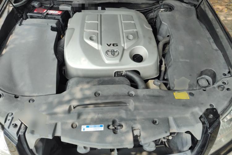 Used Toyota Crown 2011 2.5L Royal Special Edition with Leather and Sunroof Engine Bay