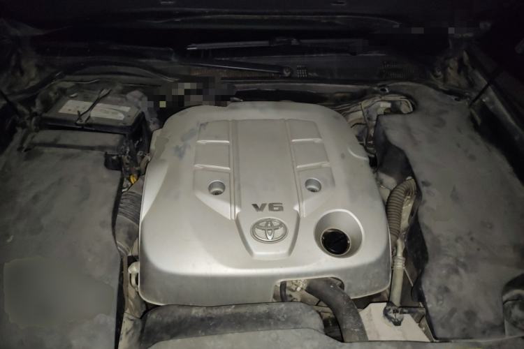 Used Toyota Crown 2011 2.5L Royal Special Edition with Leather and Sunroof Engine Bay