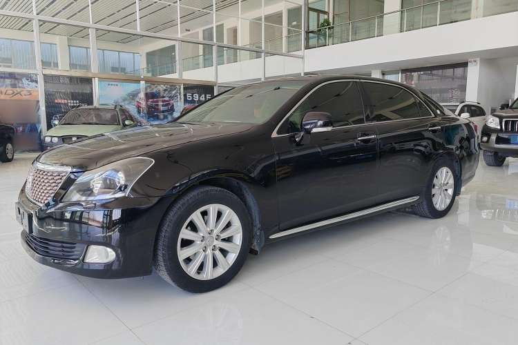 Used Toyota Crown 2011 2.5L Royal Special Edition with Leather and Sunroof Exterior 1
