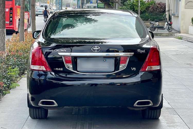 Used Toyota Crown 2011 2.5L Royal Special Edition with Leather and Sunroof Exterior 4