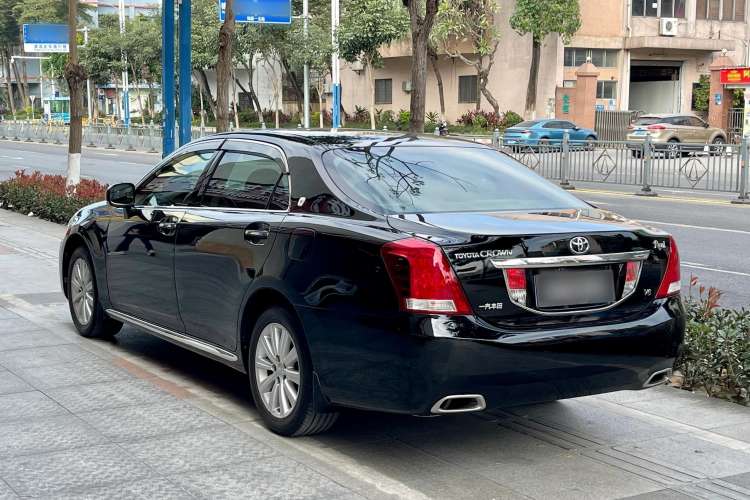 Used Toyota Crown 2011 2.5L Royal Special Edition with Leather and Sunroof Exterior 6