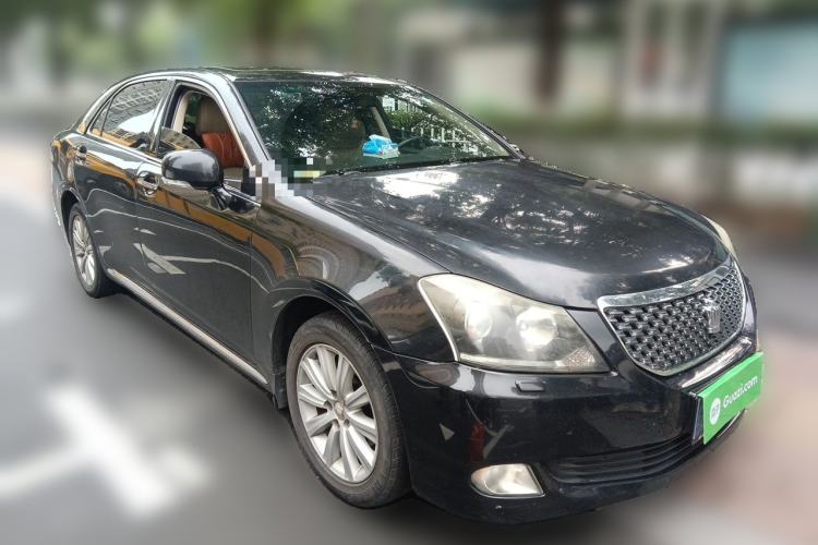 Used Toyota Crown 2011 2.5L Royal Special Edition with Leather and Sunroof Front Right 45 Deg