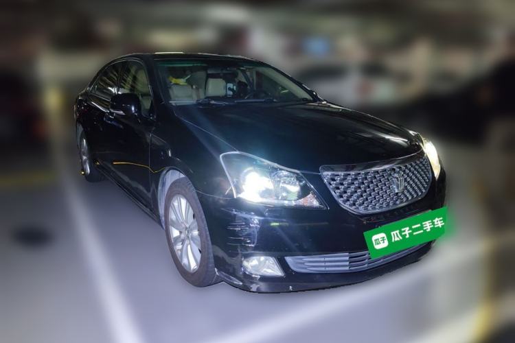 Used Toyota Crown 2011 2.5L Royal Special Edition with Leather and Sunroof Front Right 45 Deg