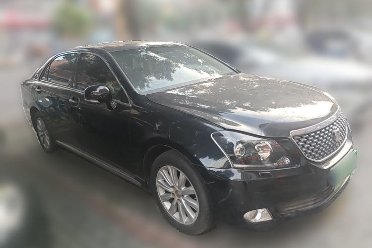 Used Toyota Crown 2011 2.5L Royal Special Edition with Leather and Sunroof Front Right 45 Deg
