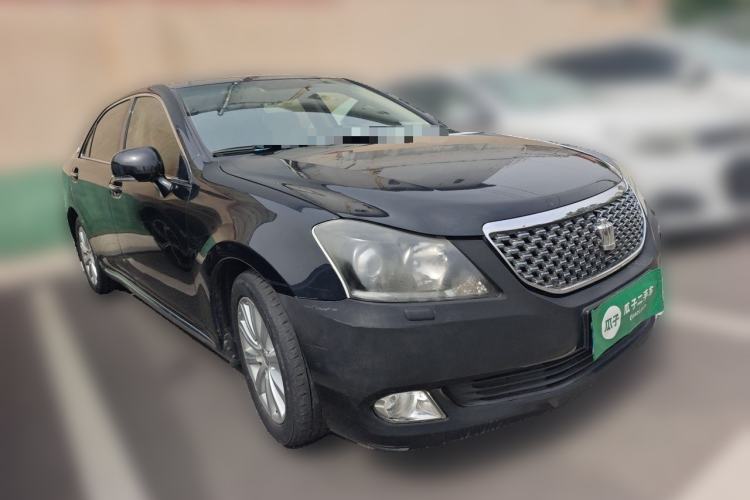 Used Toyota Crown 2011 2.5L Royal Special Edition with Leather and Sunroof Front Right 45 Deg