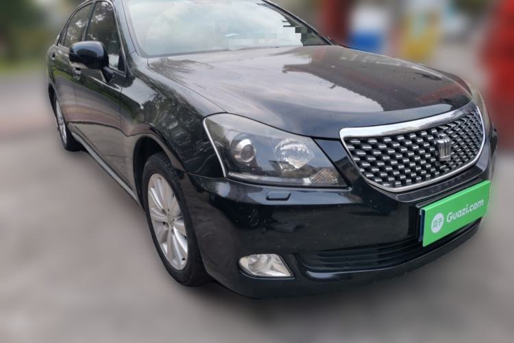 Used Toyota Crown 2011 2.5L Royal Special Edition with Leather and Sunroof Front Right 45 Deg