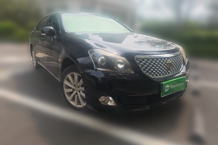 Used Toyota Crown 2011 2.5L Royal Special Edition with Leather and Sunroof Front Right 45 Deg