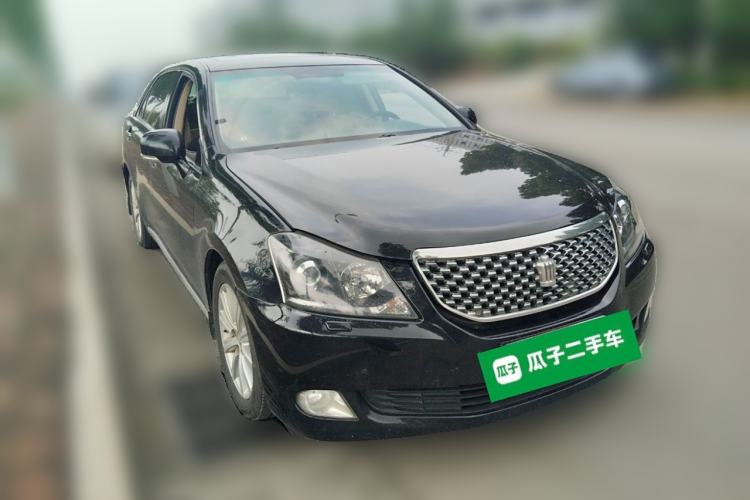 Used Toyota Crown 2011 2.5L Royal Special Edition with Leather and Sunroof Front Right 45 Deg